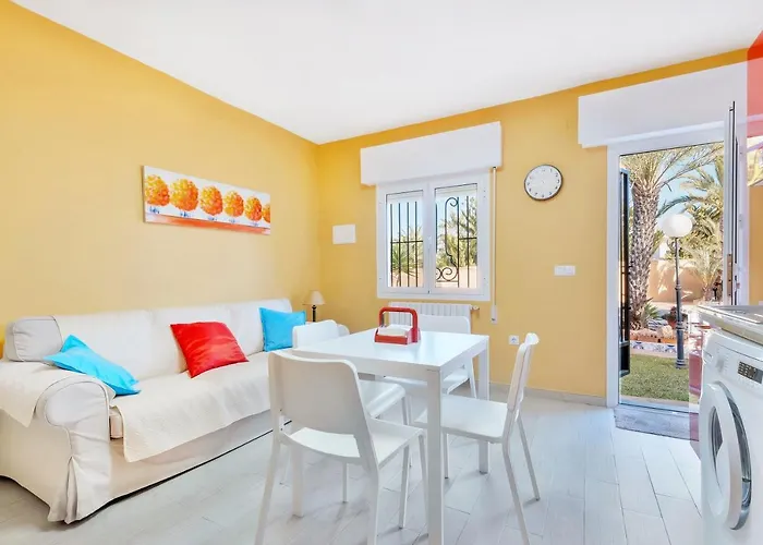 Maria I With Private Pool شقة